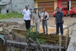 Komisi A Melihat Sungai Keriung di Dampingi Lurah