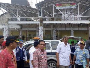 Bupati dan Wakil Bupati Sintang Saat Meninjau Pembangunan Bandara Tebelian Sintang