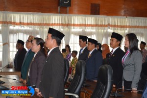 Anggota DPRD Sintang Saat Menghadiri Paripurna PAW